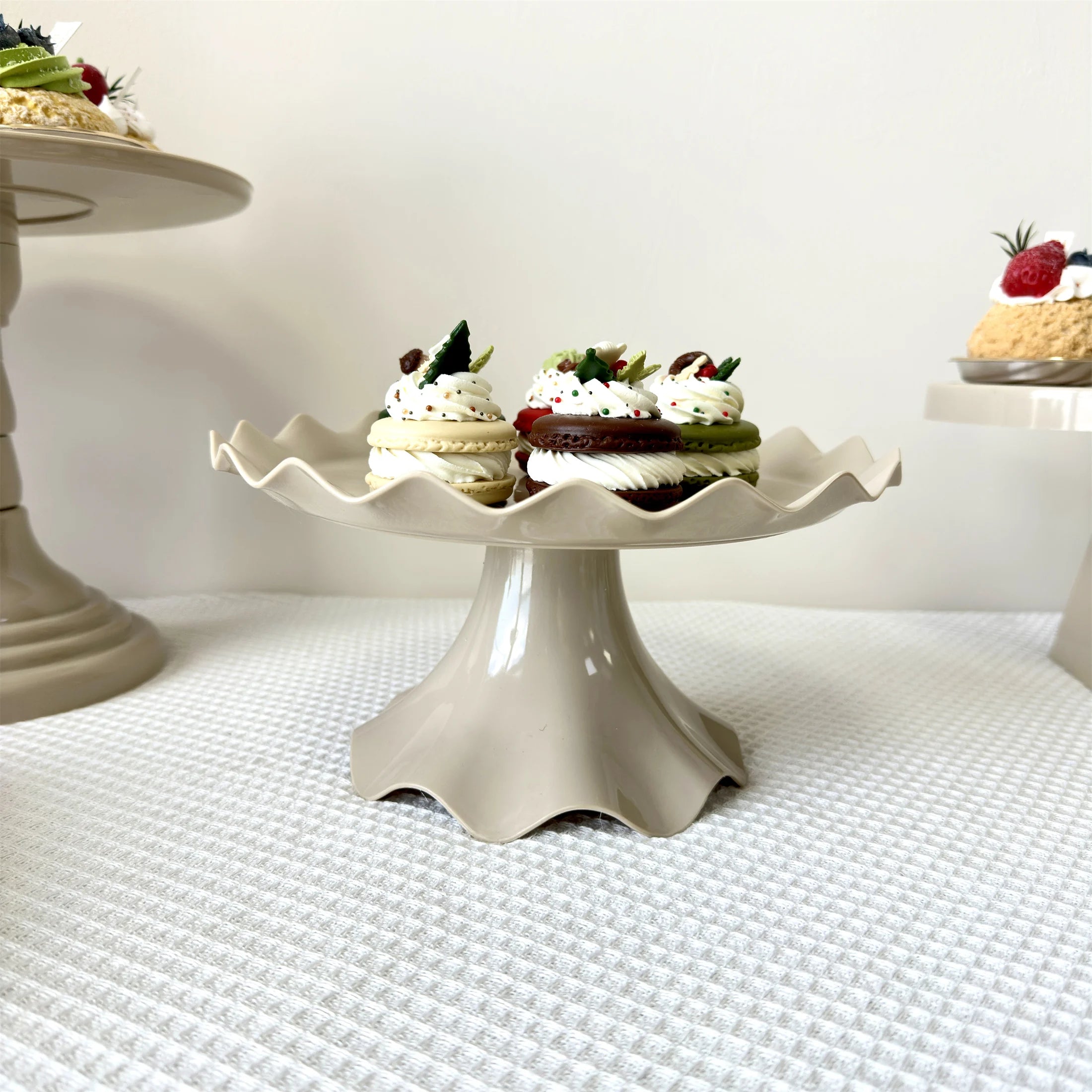 one piece plastic decorative Cupcake Stand Cake Display:Dessert Holder Cookie Pedestal Stands Plastic Trays for Desserts Plate