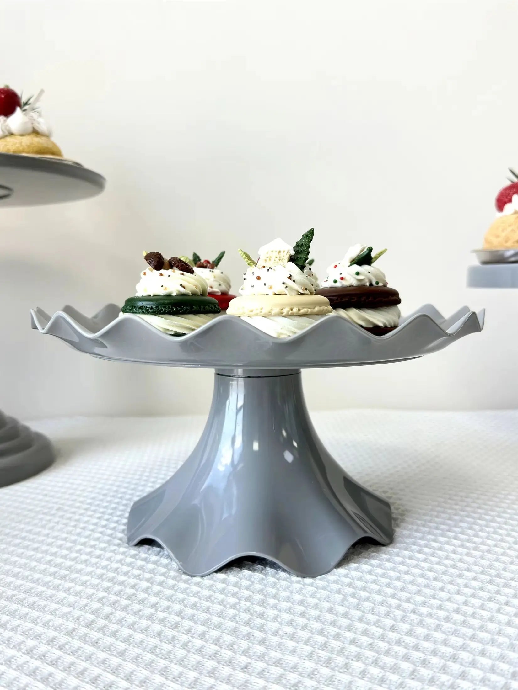one piece plastic decorative Cupcake Stand Cake Display:Dessert Holder Cookie Pedestal Stands Plastic Trays for Desserts Plate